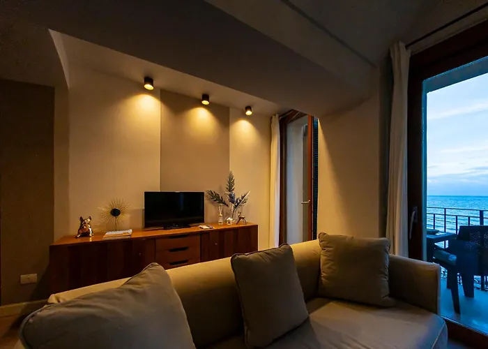 Via Colombo 6 - Position * 阿拉西奥